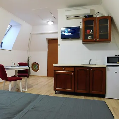 Tulipan Apartmán *